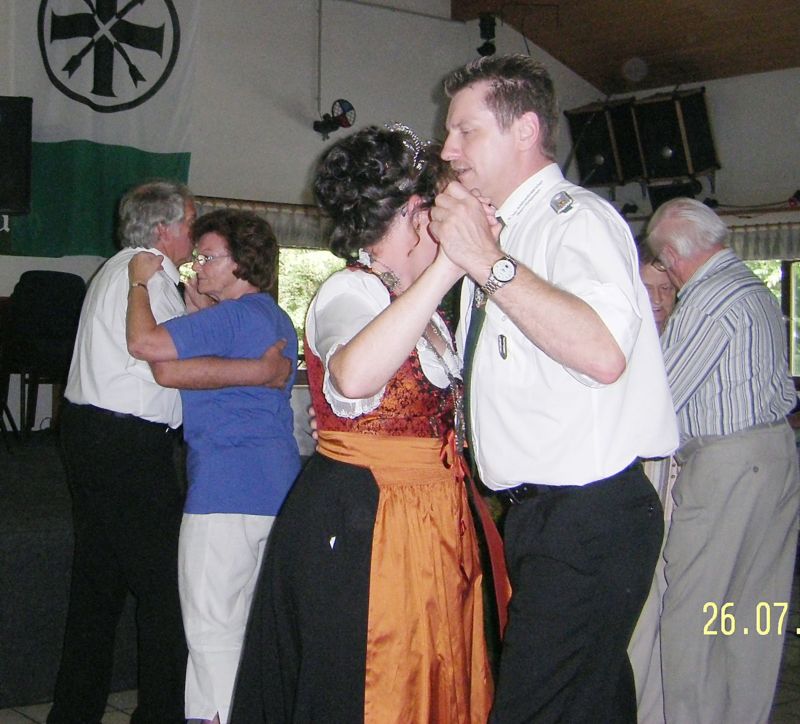 23 Am Nachmittag wurde das Tanzbein geschwungen