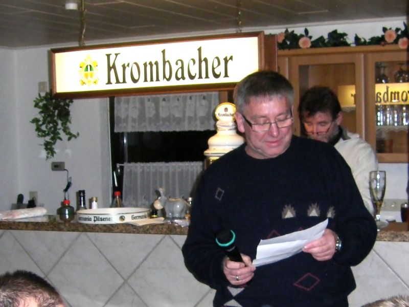 09 Gebhard Nauroth liesst die Ergebnisse vor