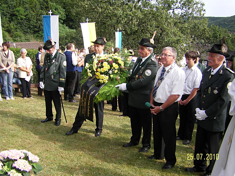 02 Kranzniederlegung am Ehrenmal