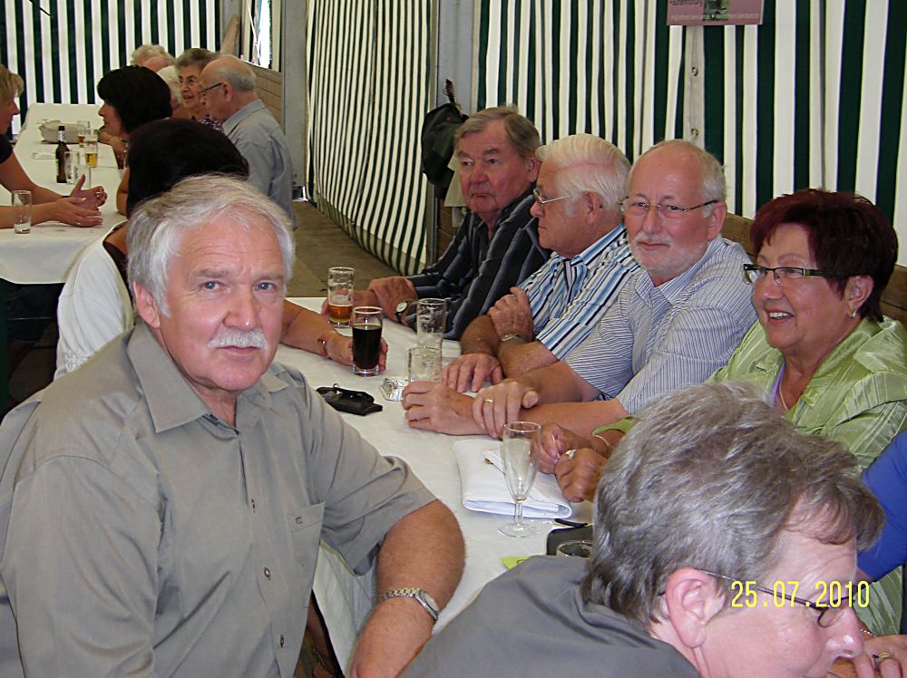 16 Auch das Dorf nahm regen Anteil an unser Jubiaeum