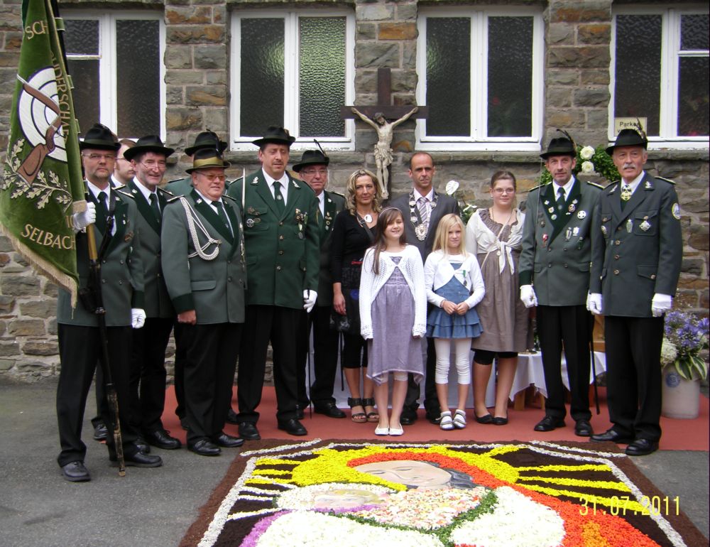03 St.Anna Prozession vor dem Blumenteppich