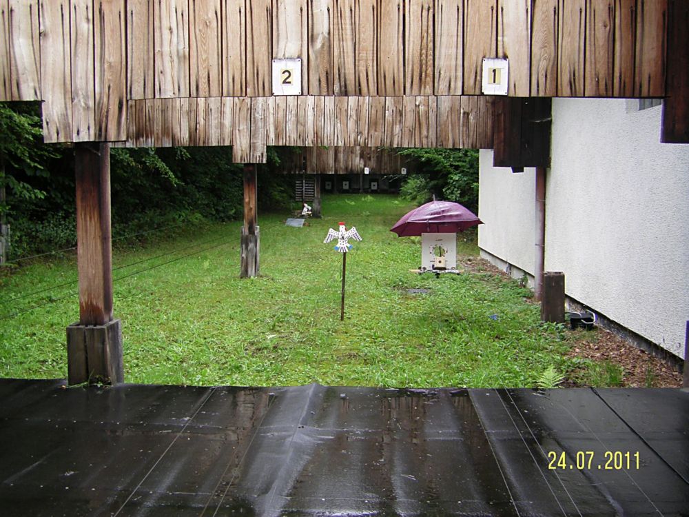 08 Bei stroemenden Regen wurde geschossen