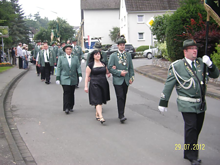 14 Marsch von Dorfmitte zum Schuetzenhaus